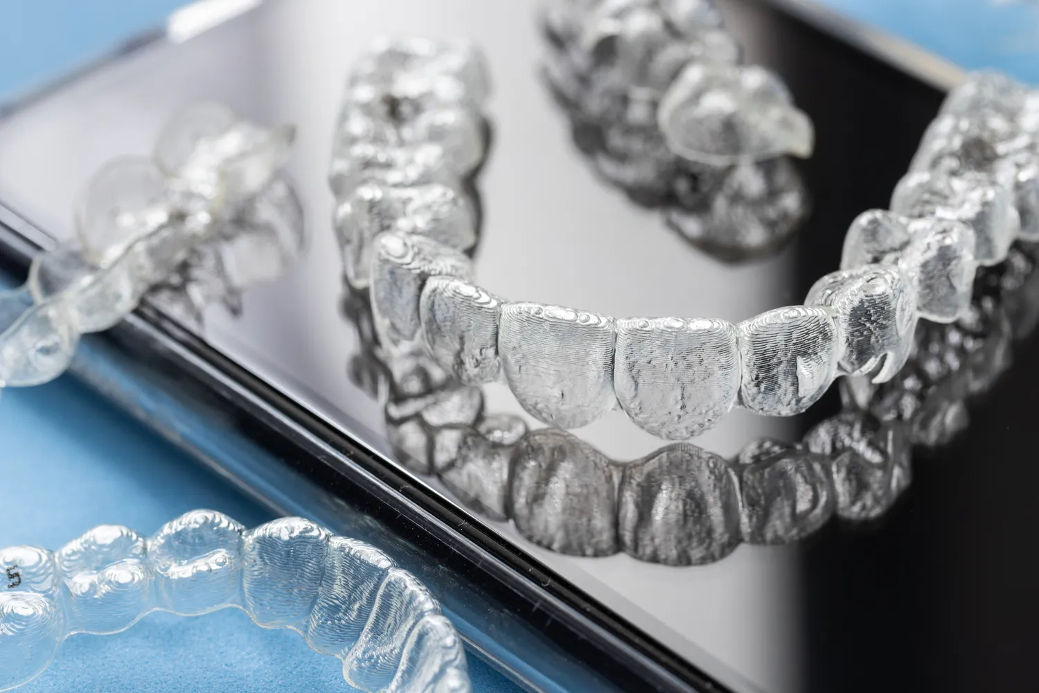 Nakładki Invisalign w Warszawie