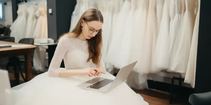  Suknia ślubna dopasowana do figury