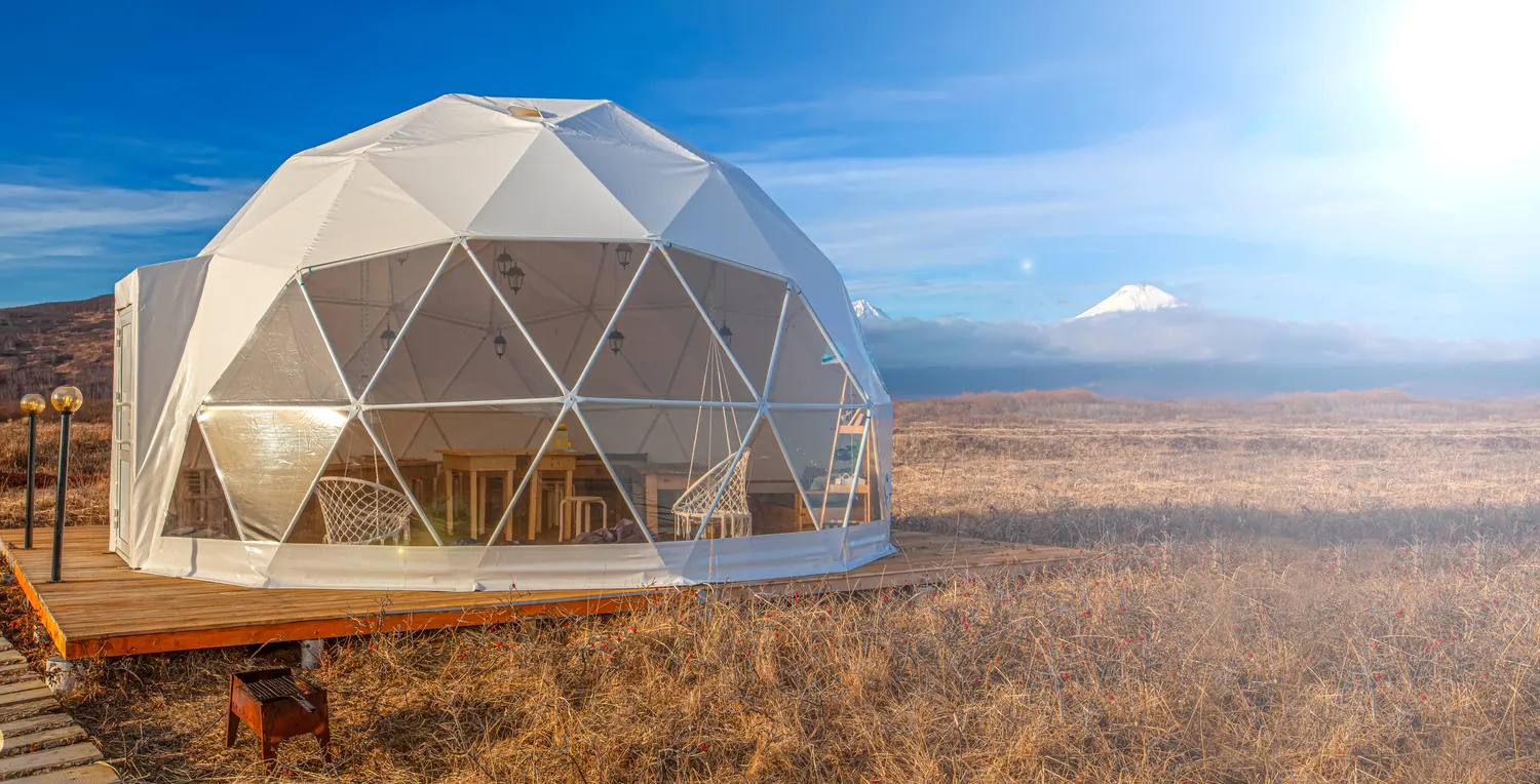 Ile można zarobić na namiocie sferycznym?